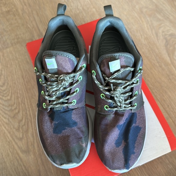 Nike rosherun in camo print - Picture 3 of 5